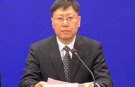 市政府副秘书长、政府新闻发言人 王伟