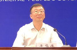 市医疗保障局党组成员、副县级干部 于华伟
