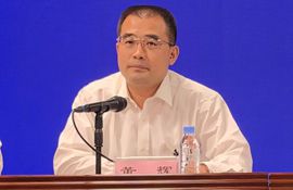 市林业局党组成员、副局长 董辉