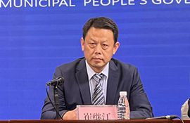 市建筑工程服务中心党总支书记、主任 崔继江
