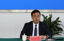 环翠区政府党组成员、副区长 崔军强