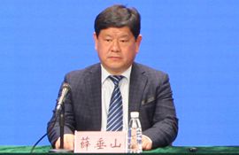 市财政局四级调研员（副县级）薛垂山