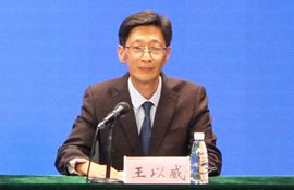 市财政局党组成员、财政管理中心主任 王以威