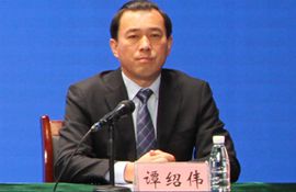 经区行政审批服务局党组书记、局长谭绍伟