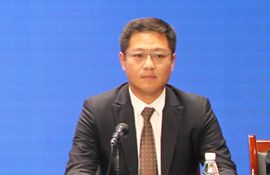 环翠区嵩山街道小镇村党总支书记、村委会主任 徐少岩