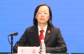 市法院行政审判庭庭长 于晶